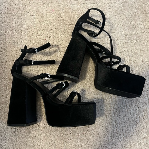 URBAN OUTFITTERS PLATFORM STRAPPY HEELS - Picture 2 of 4